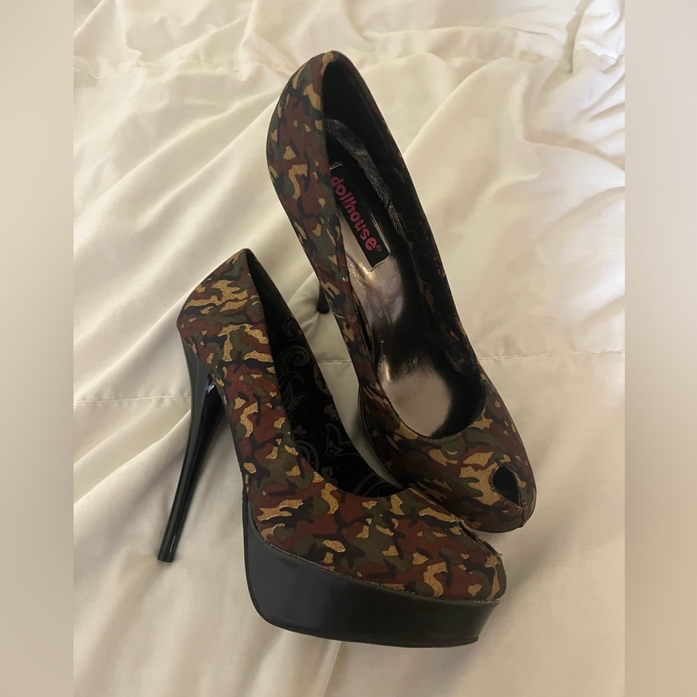 Dollhouse pumps size 6.5
